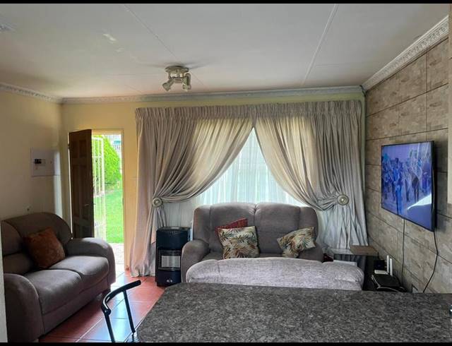 2 BEDROOM TOWNHOUSE FOR SALE IN REMBRANDT PARK